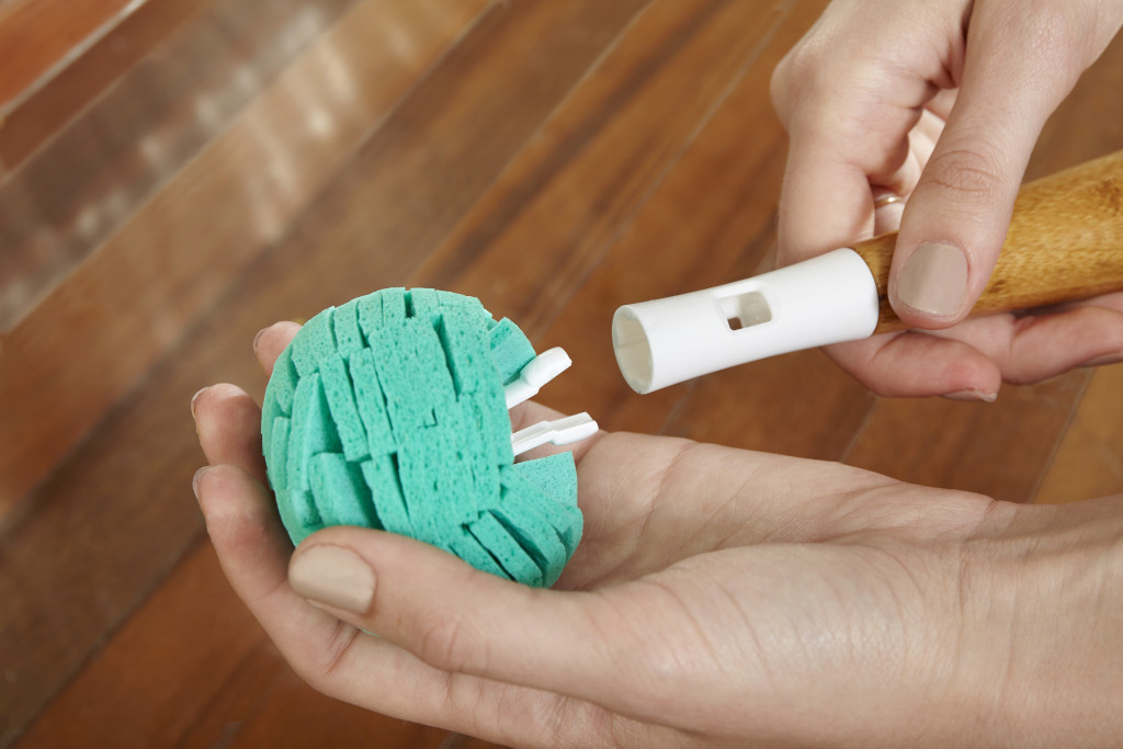 28825 – Crystal Clear 2.0 Glass Cleaner – LS2