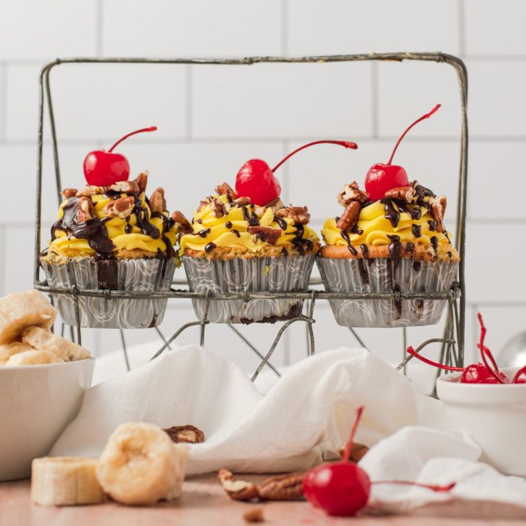 Banana-Split-Cupcakes-Z