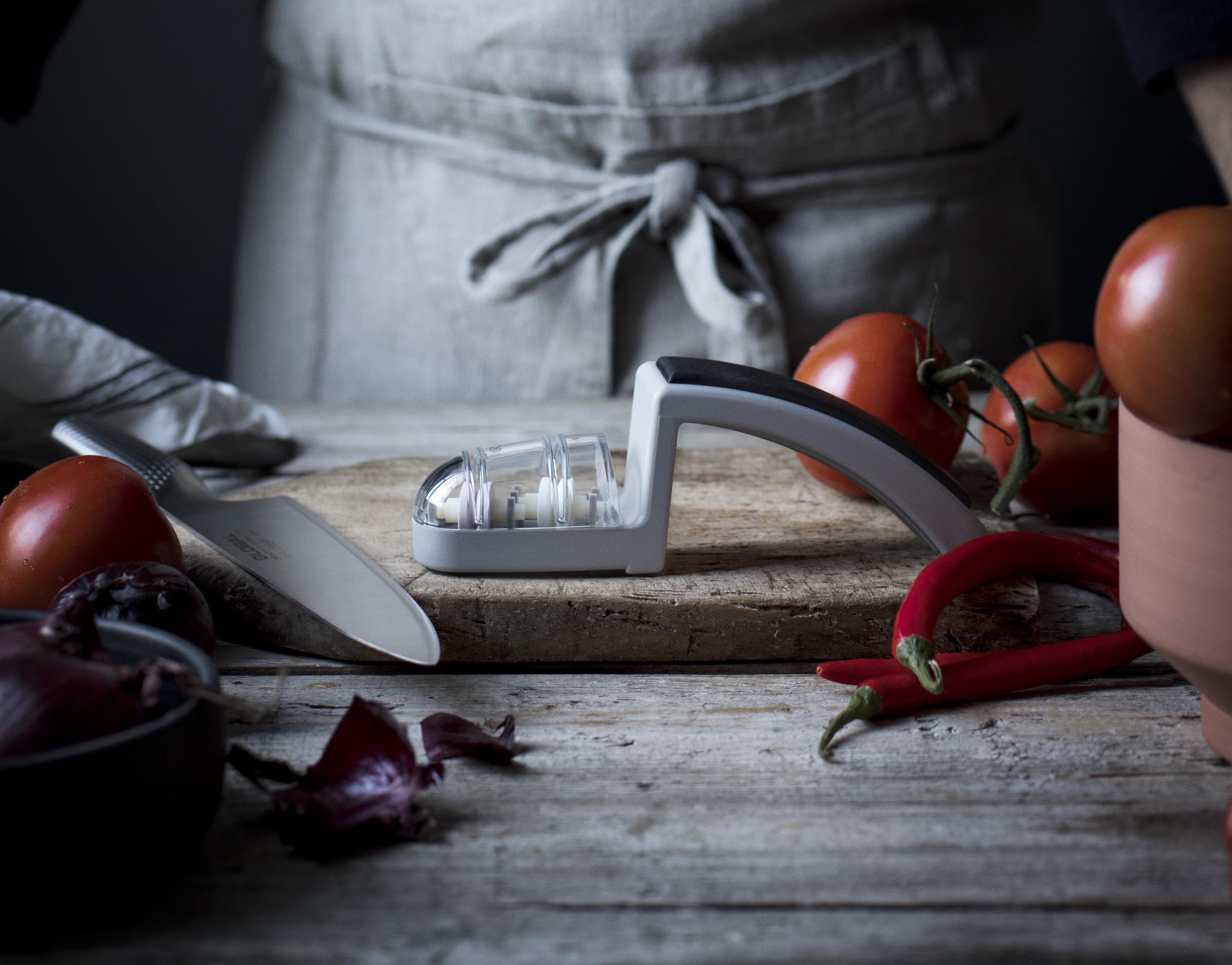 Global Minosharp 2Stage Ceramic Water Wheel Sharpener Chef's Complements