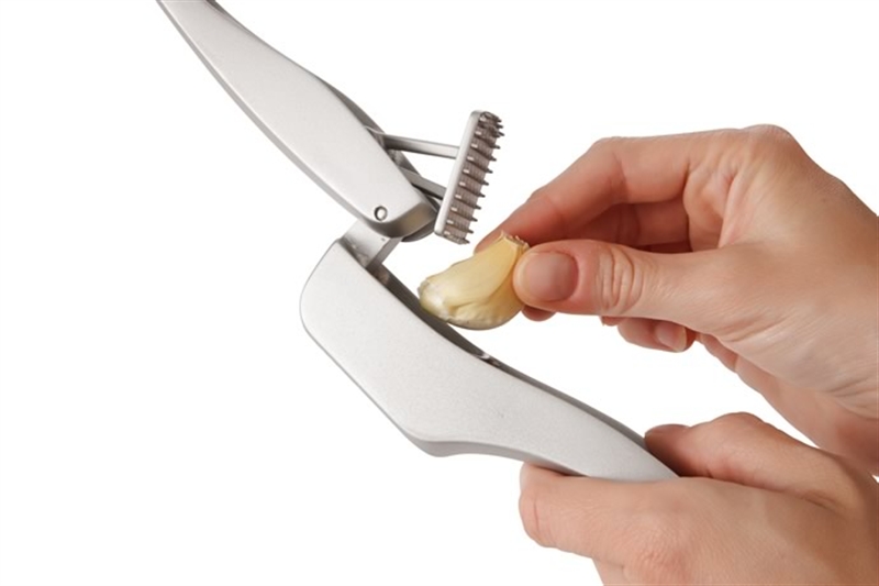 Zyliss Garlic Press Susi 3 with Cleaner Chef's Complements