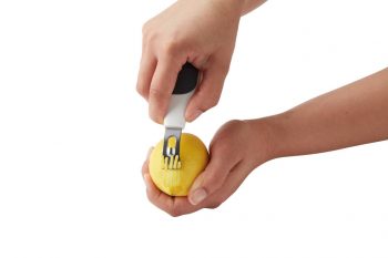 13664 – 2-in-1 Zester with lemon