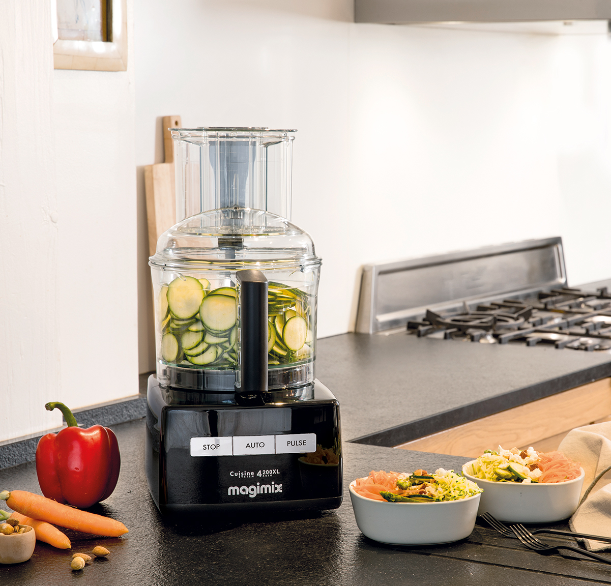 Food Pro_Robot_Black_Noir_lifestyle_salad_salade_topshot small