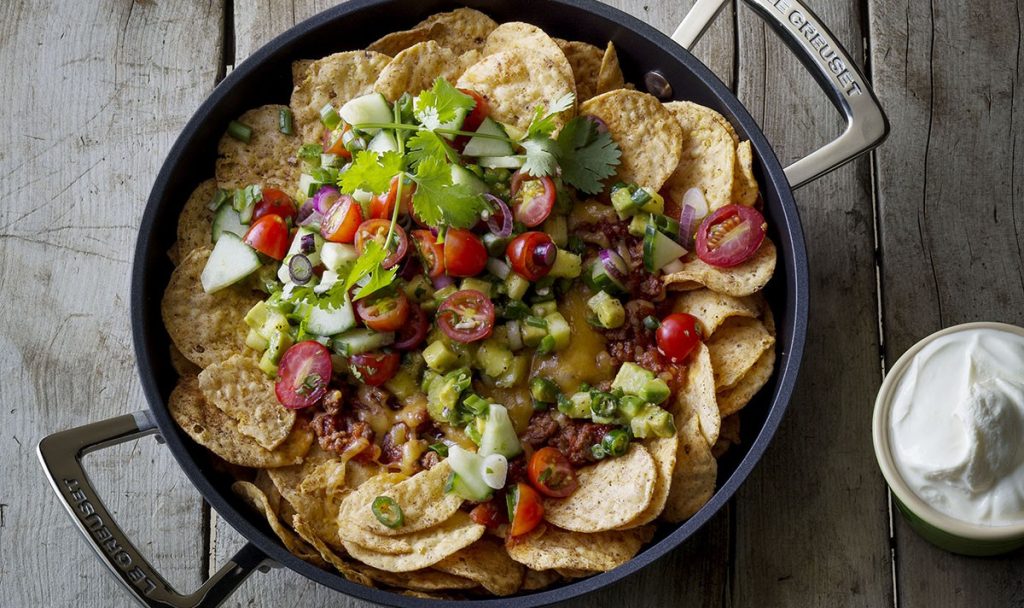 posh_nachos_30cm_toughened_non_stick_shallow_casserole_le_creuset.1504574408