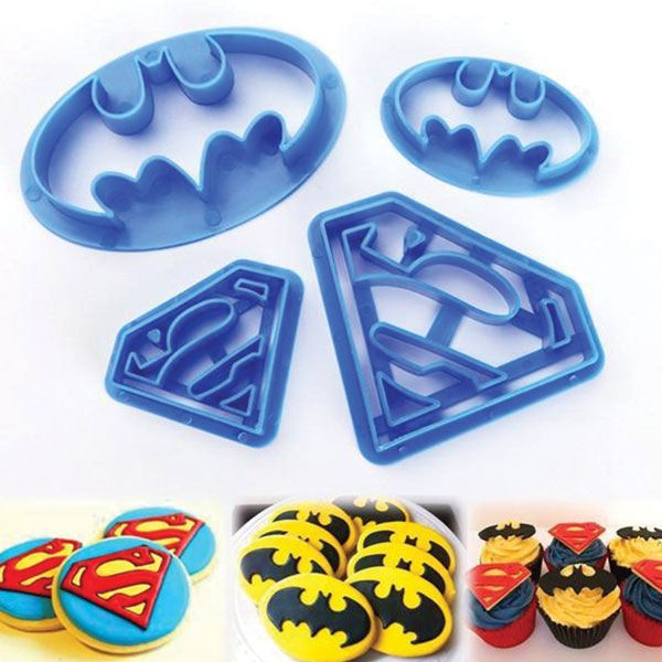 batman and superman cookie cutter set