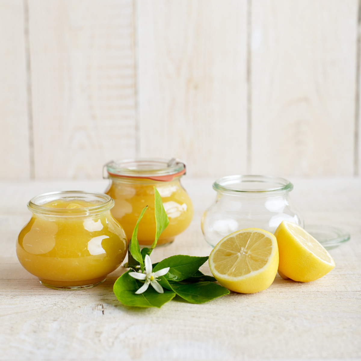 weck-deco-JAR WITH LEMONS