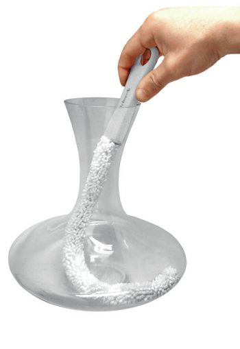 Vin Bouquet Decanter Brush sh/13619 in use