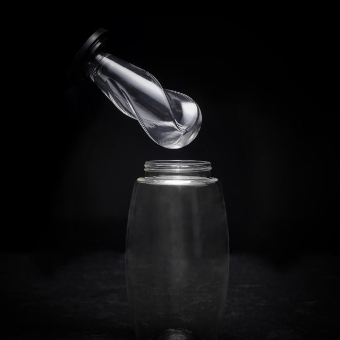 h103069_duo_pourer_-_bottle_well_separated_-_black_background-web