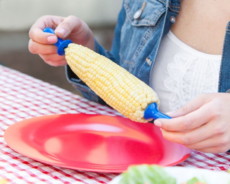 1387 – Zyliss Interlocking Corn Holders – Primary Colours – LS3