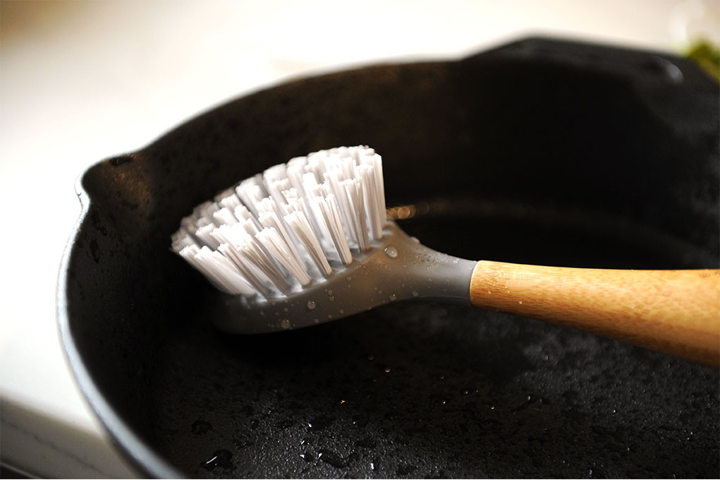 28800 – Tenacious C Cast Iron Brush – Grey LS2