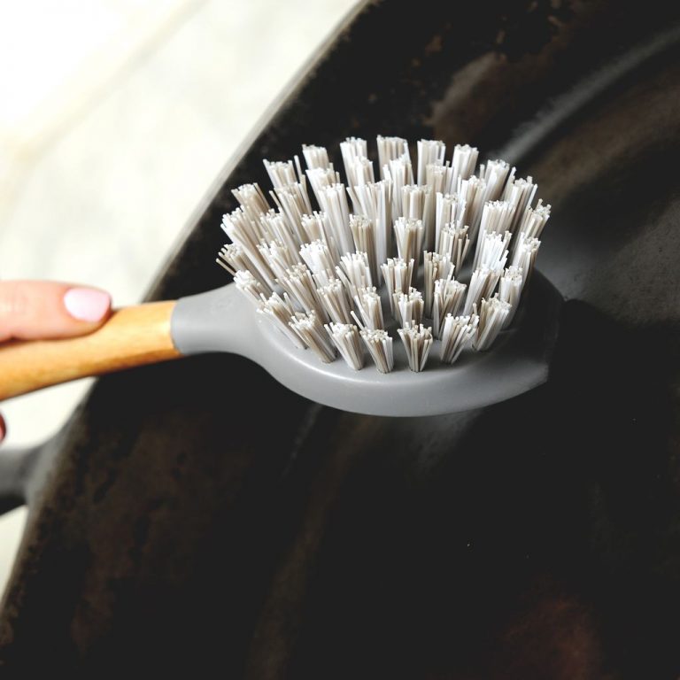 28800 – Tenacious C Cast Iron Brush – Grey LS5