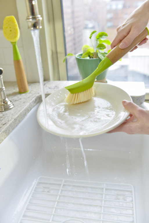28805 – Suds Up Soap Dispensing Dish Brush – Green LS