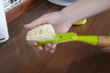28805 – Suds Up Soap Dispensing Dish Brush – Green LS2