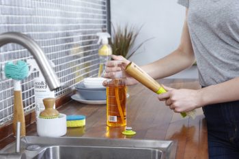 28805 – Suds Up Soap Dispensing Dish Brush – Green LS3