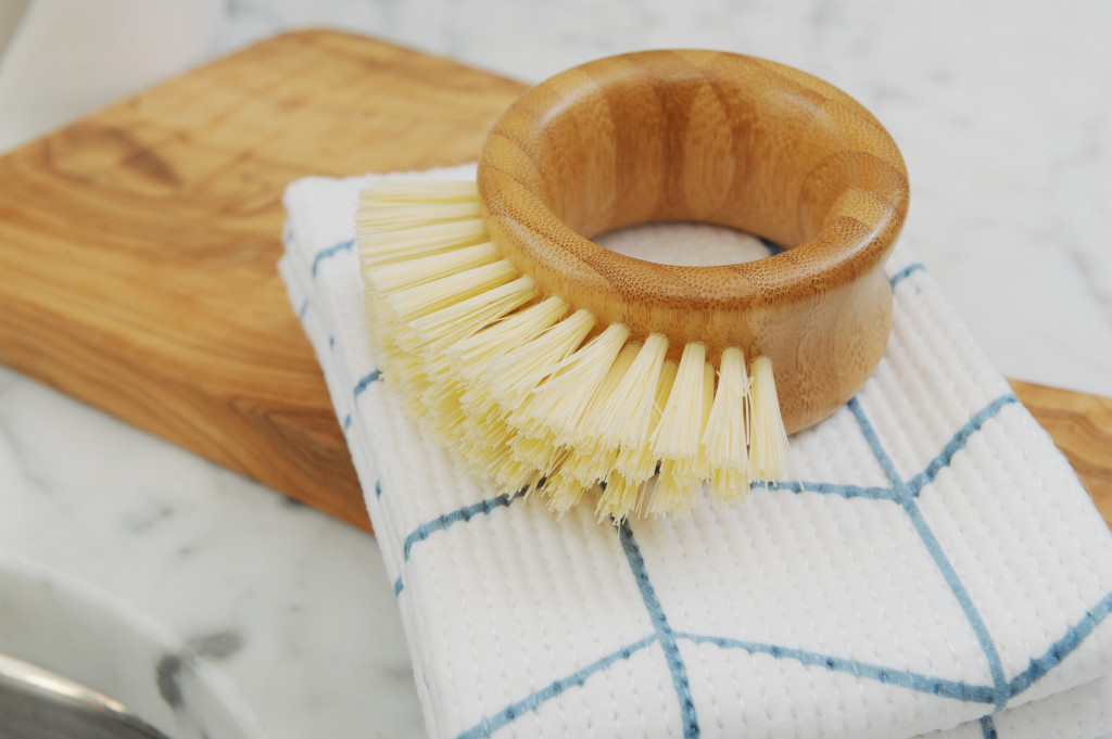 28830 – The Ring Veggie Brush – LS2