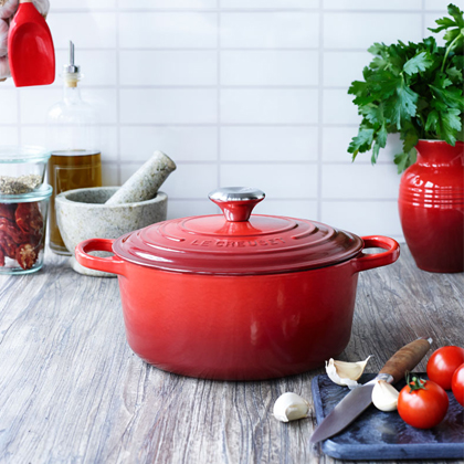 LE CREUSET SIGNATURE RED CASSEROLE 420