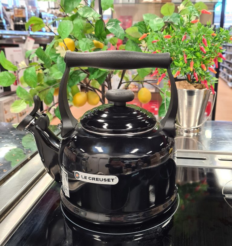 Le Creuset Tradtional Kettle Black