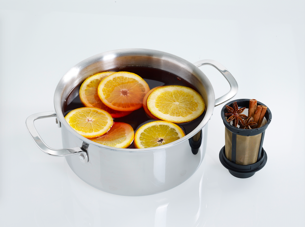 Mulled Wine with finum Floating Basket! Chef's Complements