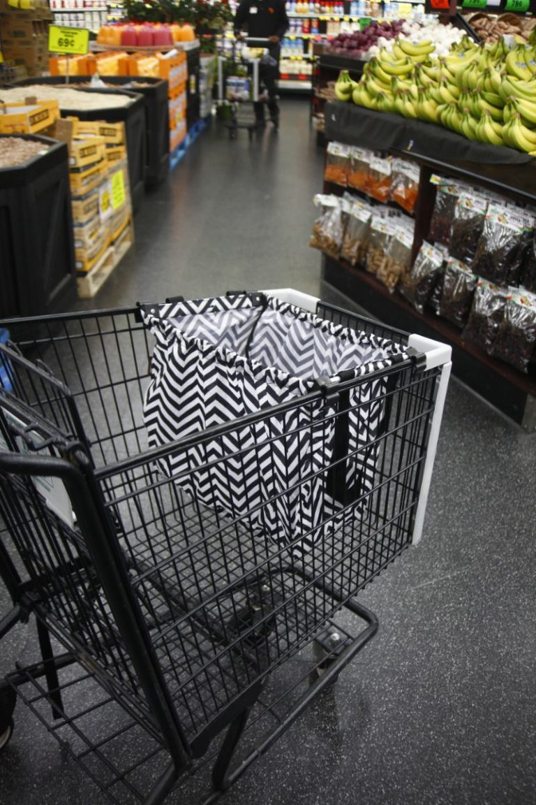 sachi-shopping-cart-black-chevron-tote-angle-cu-min