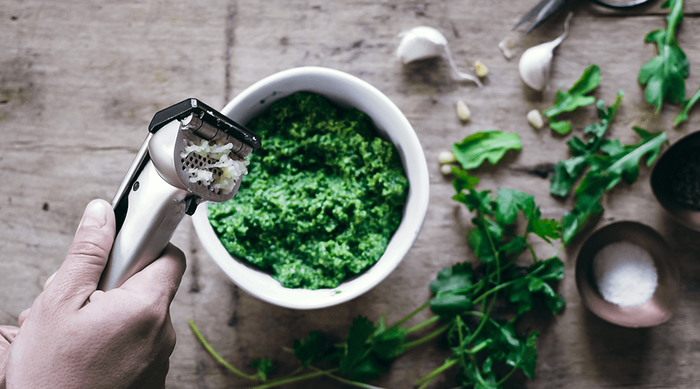 Dreamfarm_Garject_Self-Cleaning-Garlic-Press_990x550_01