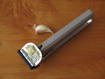 Dreamfarm Garject Garlic Press | Black