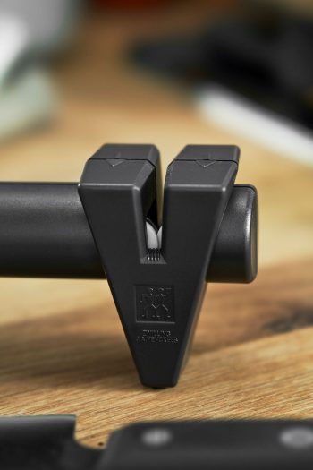 60450 – Zwilling TWINSHARP Knife Sharpener – Black – LS4