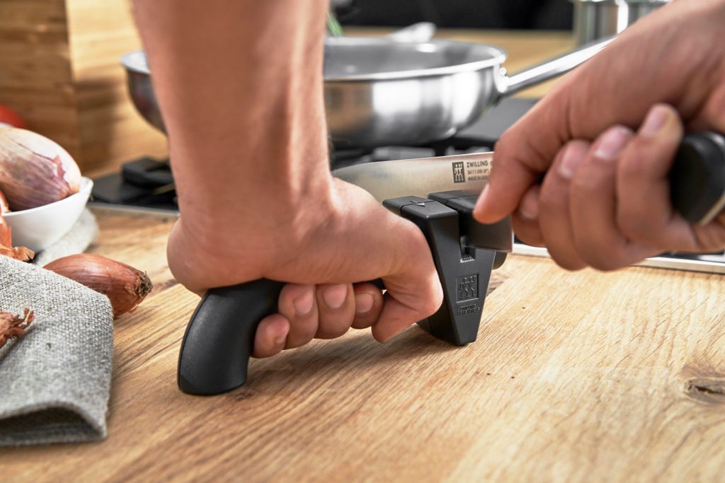 60450 – Zwilling TWINSHARP Knife Sharpener – Black – LS7