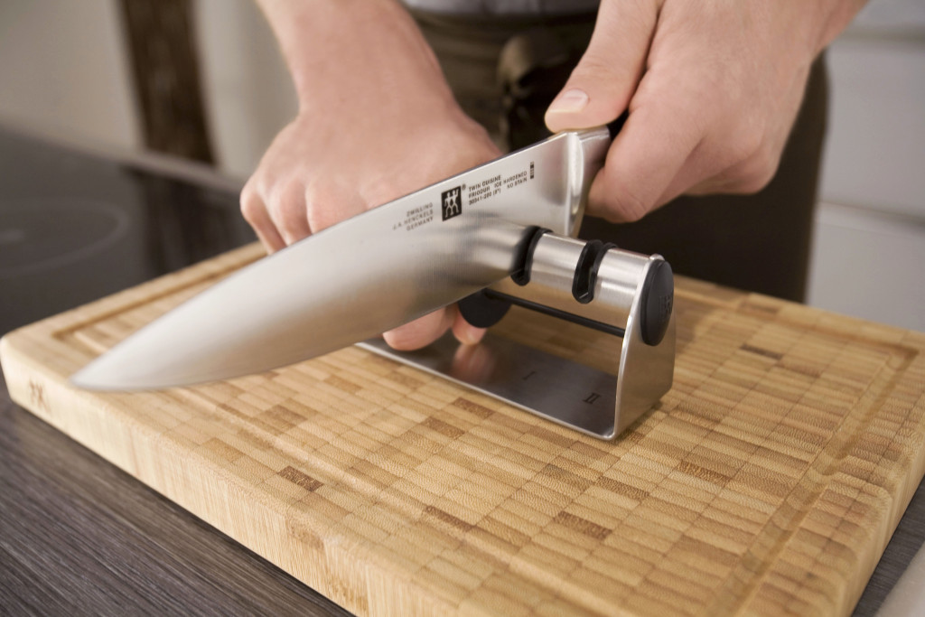 Using Zwilling Knife Sharpener at Darla Fellows blog