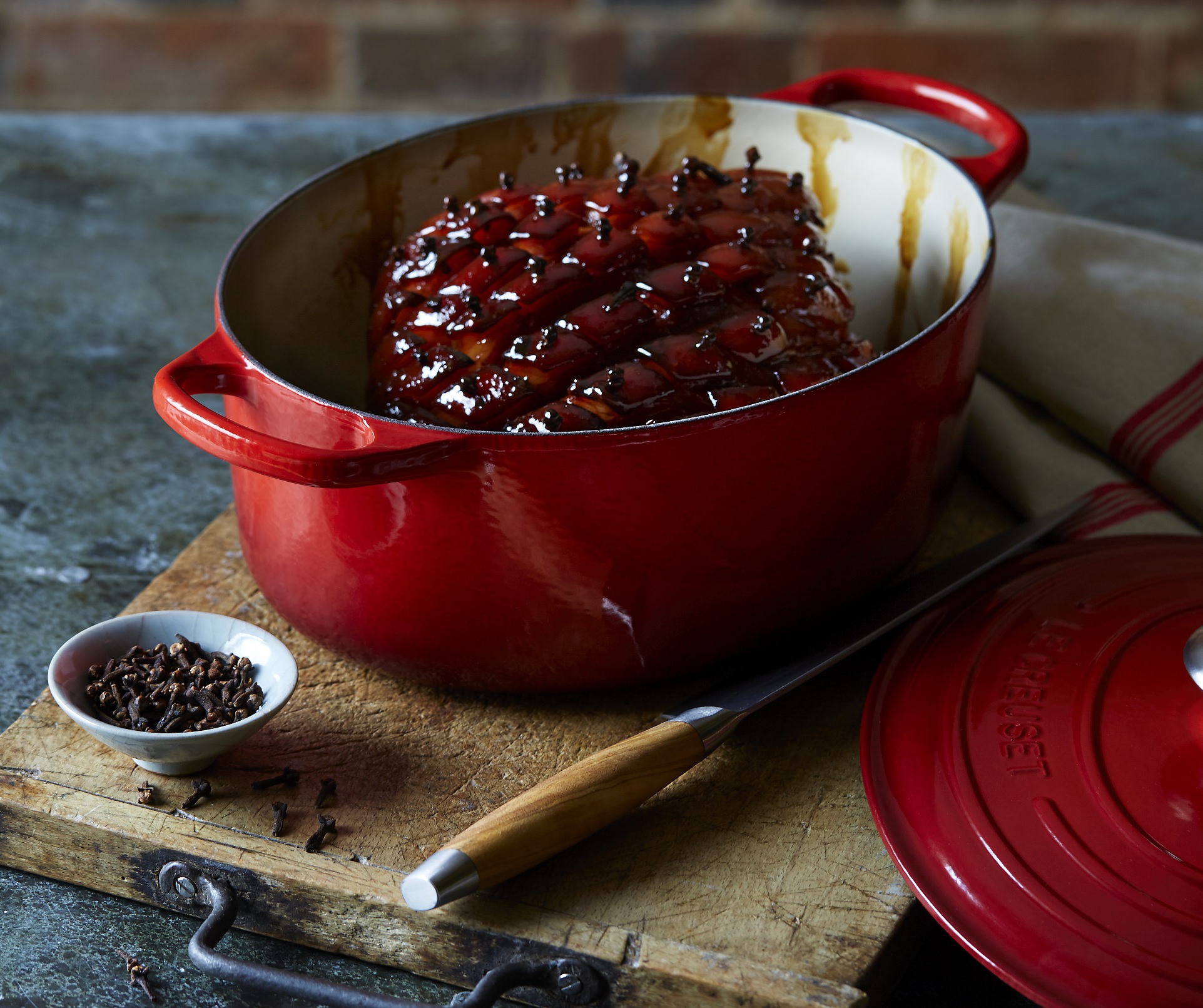 le creuset ham in casserole red