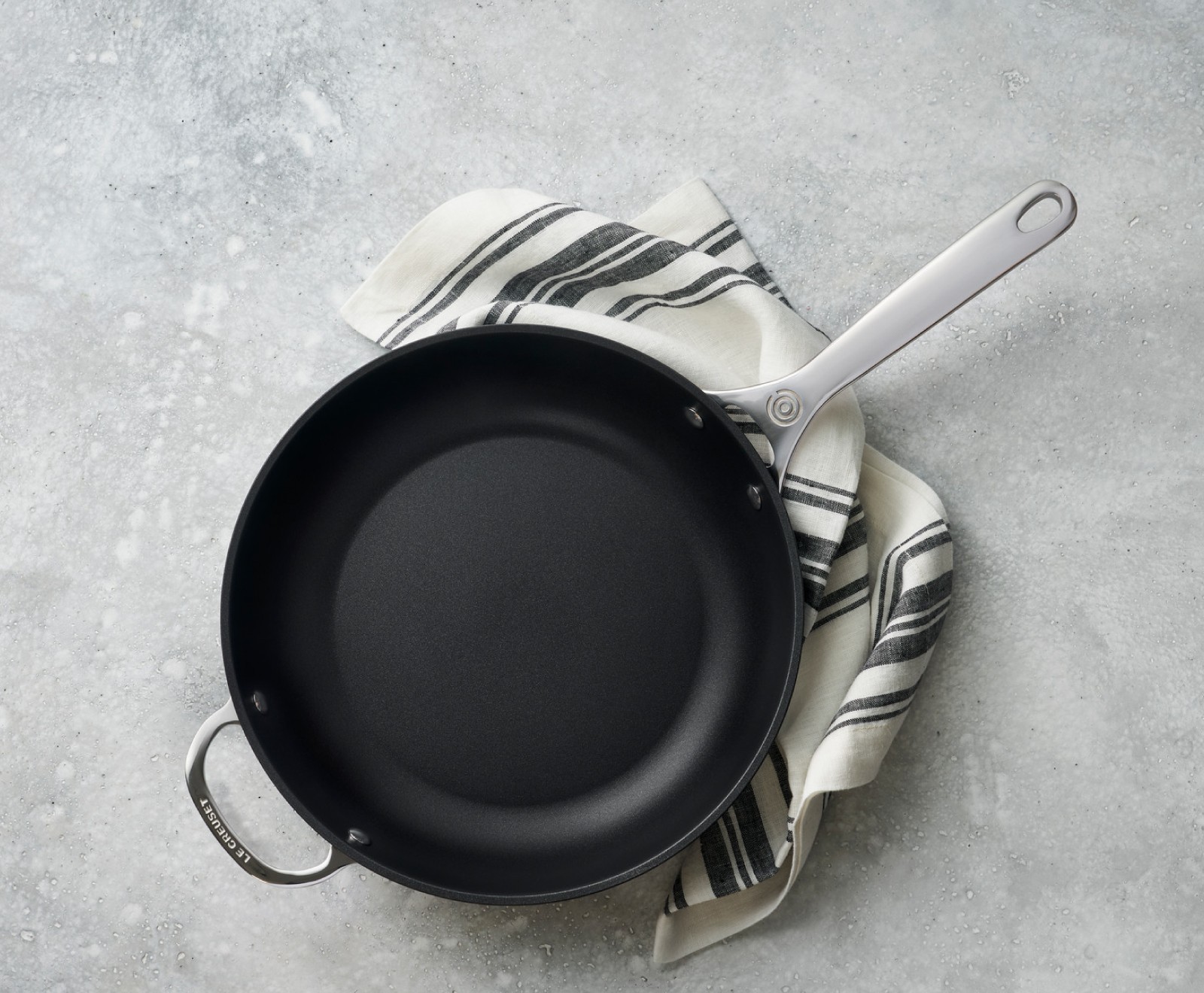 Le Creuset Toughened NonStick Deep Frying Pan with Helper Handle (3