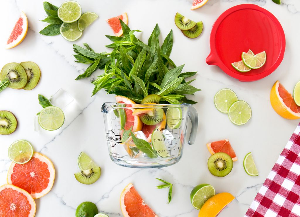 49042 – Measuing Jug wLid 1L – Flat Lay Juice