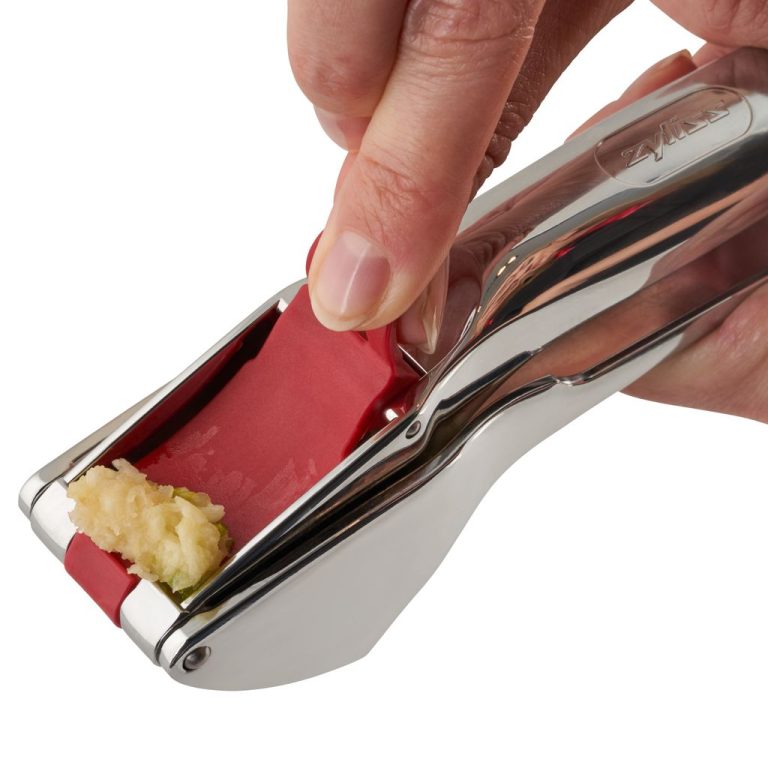 1404 – Zyliss Easy Release Garlic Press – LS (13)