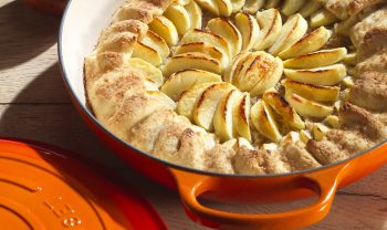 apple_galette_with_ginger_and_honey_30cm_cast_iron_signature_shallow_casserole_le_creuset.1504528088