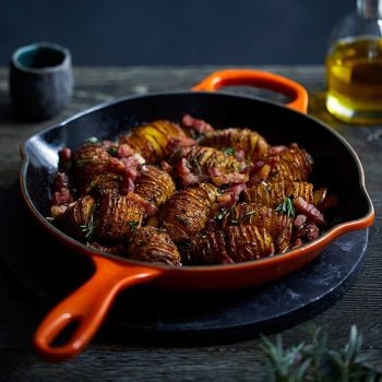 hasselback_potato_skillet_bake_with_smoked_sea_salt_and_crispy_lardons_600x600.1535695053