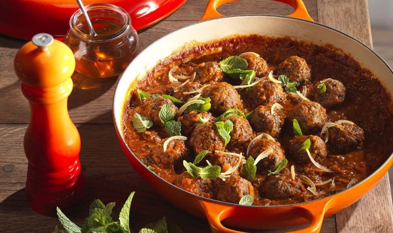 lamb_and_mint_meatballs_in_chermoula_tomato_sauce_30cm_cast_iron_signature_shallow_casserole_le_cresuet.1504566388