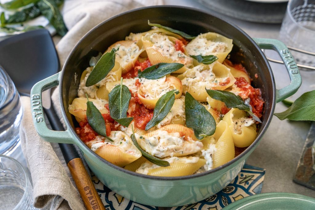 63183 – Staub Round Cocotte 24cm – Sage Green – LS2