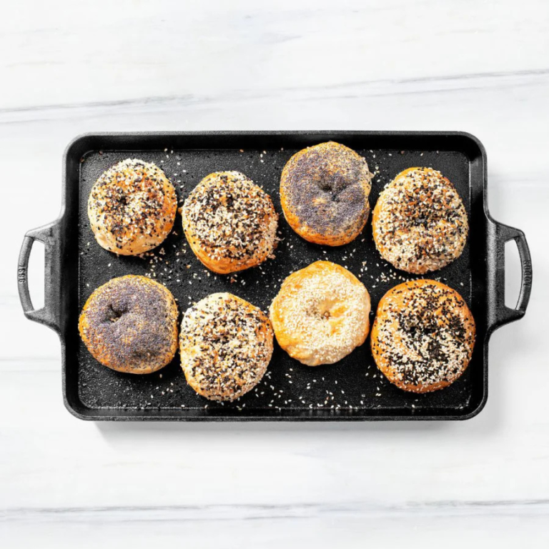 Lodge Cast Iron Baking Pan with Silicone Grips 27x42cm (1)