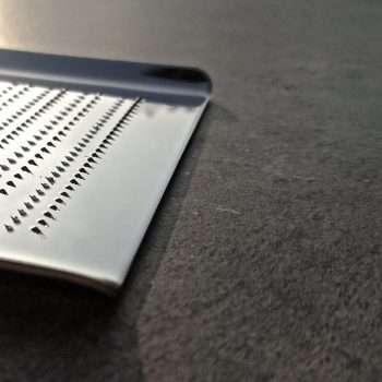 KITCHEN_grater_close_up