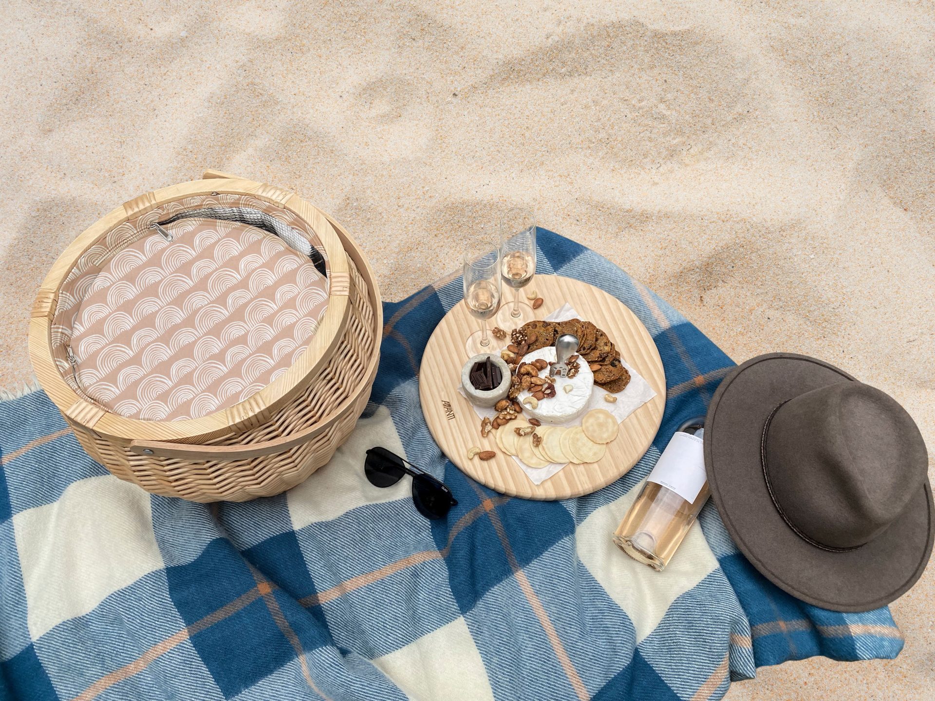 Shop Picnic Baskets NZ Chef's Complements