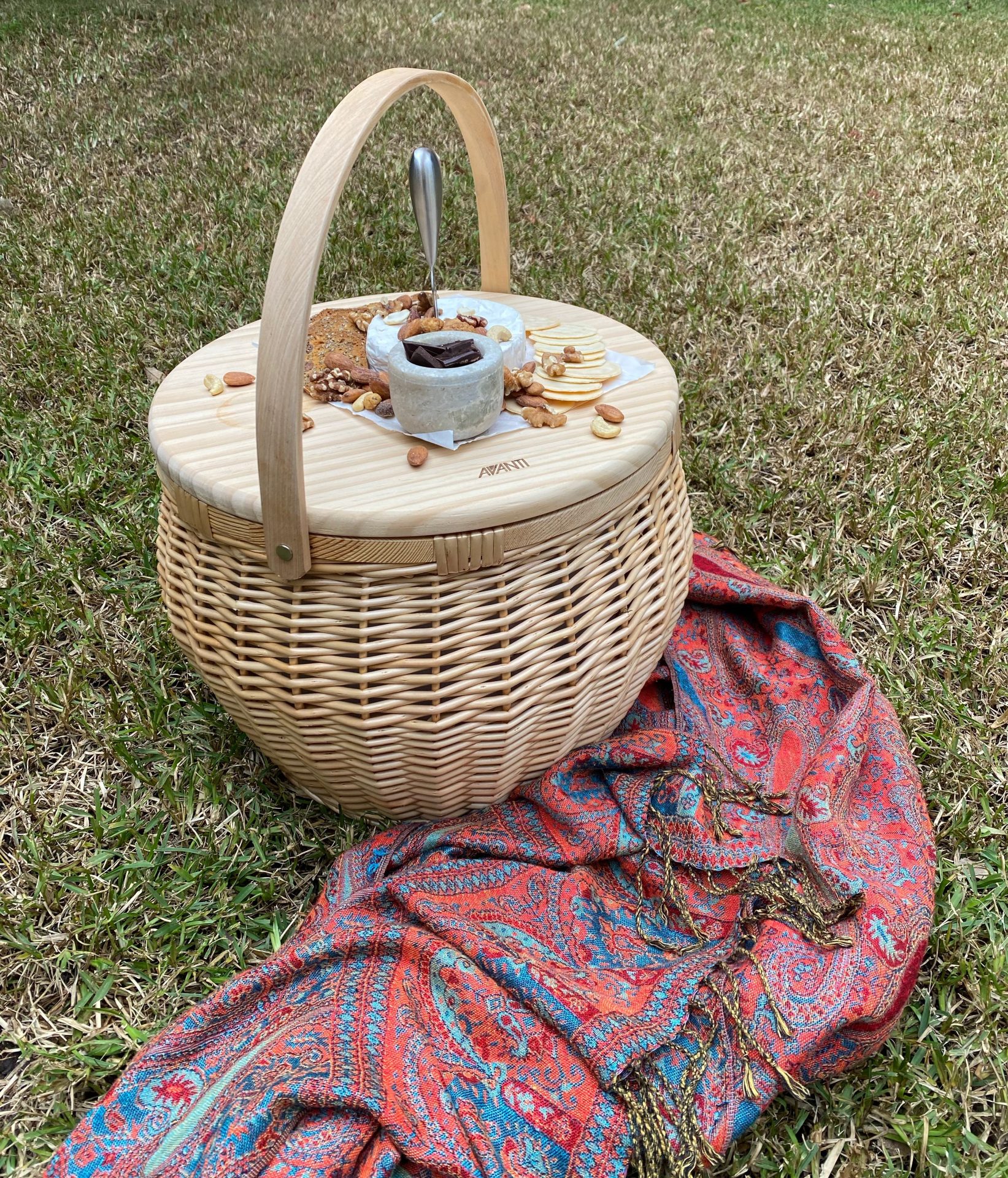 Avanti Insulated Picnic Basket Round Boho Rainbows Chef's Complements