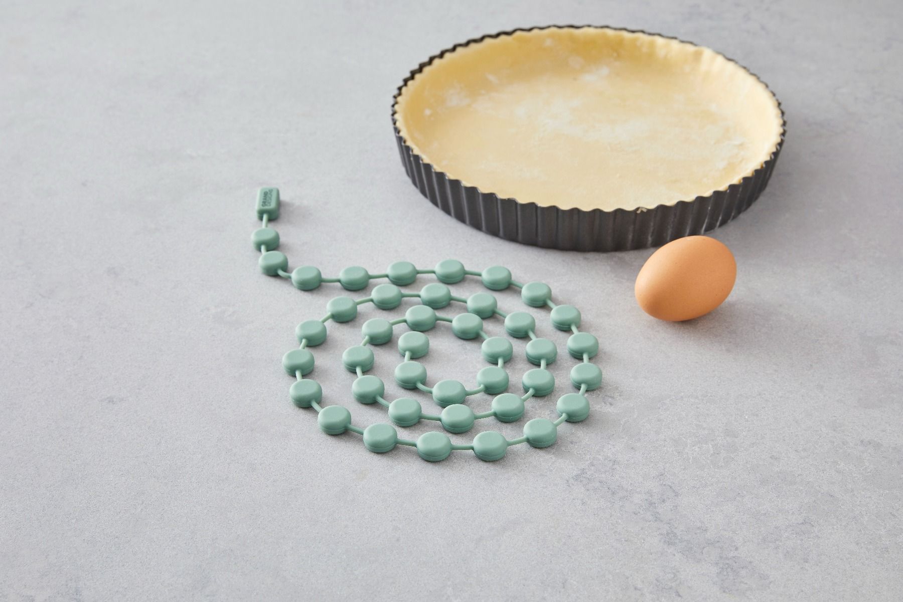 Grand Designs 2-in-1 Pie Weight & Trivet Product Image 3