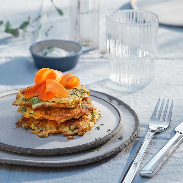 kineo cutlery on a plate