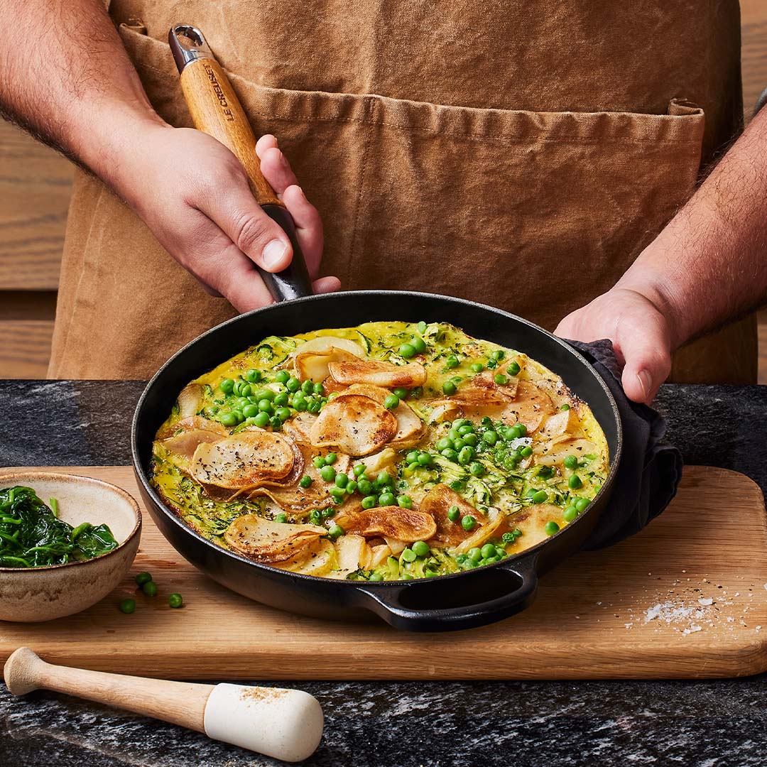 Le Creuset Signature Cast Iron Frying Pan with Wooden Handle 28cm (7 Colours) Product Image 15