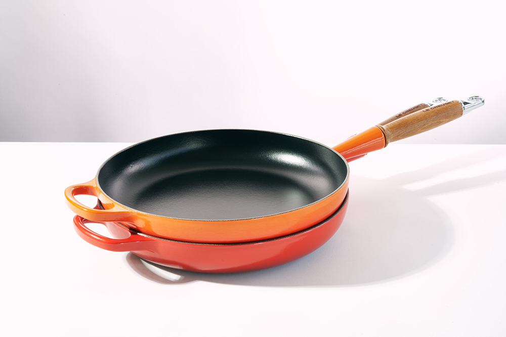 Le Creuset Signature Cast Iron Frying Pan with Wooden Handle 28cm (7 Colours) Product Image 7