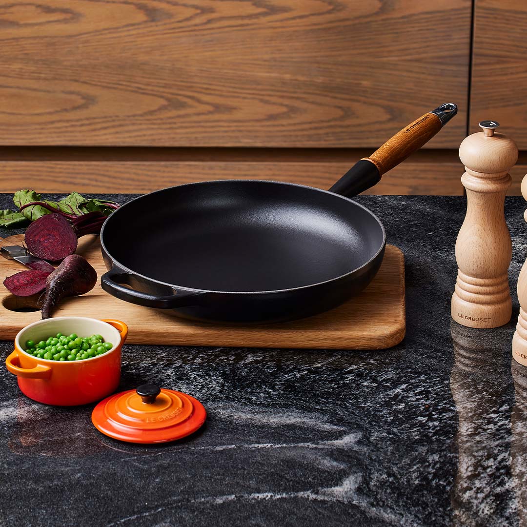 Le Creuset Signature Cast Iron Frying Pan with Wooden Handle 28cm (7 Colours) Product Image 17