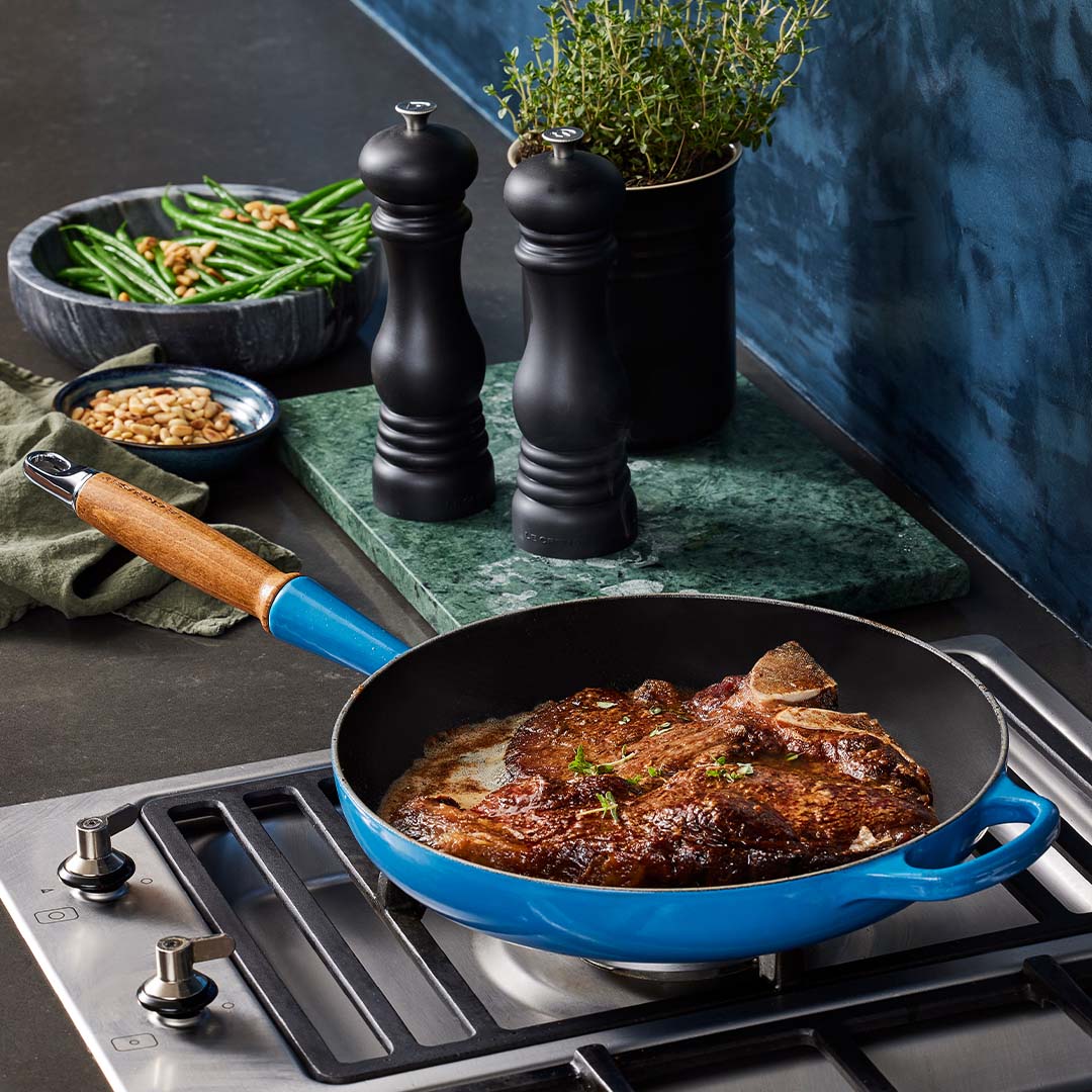 Le Creuset Signature Cast Iron Frying Pan with Wooden Handle 28cm (7 Colours) Product Image 21