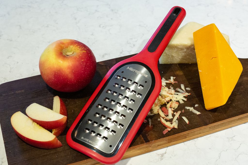 15223 – Microplane Select Series Extra Coarse Grater – LS2