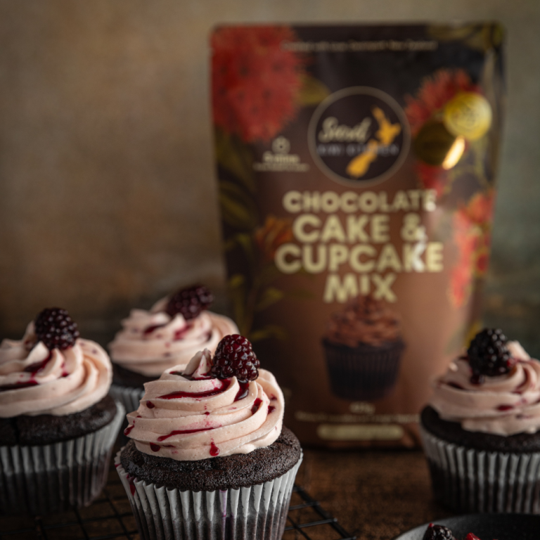 Secret-Kiwi-Kitchen-chocolate-cake-mix (4)