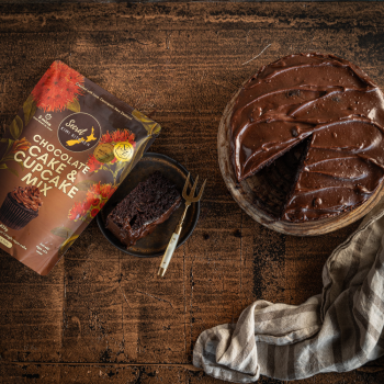 Secret-Kiwi-Kitchen-chocolate-cake-mix (9)