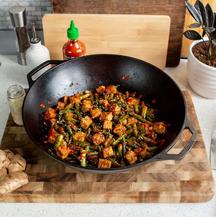 Lodge Cast Iron Mini Wok Review  Making No-Slime Stir Fried Okra 