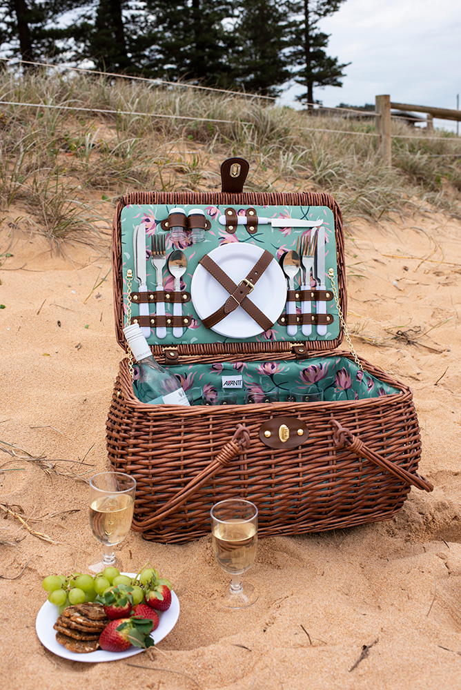 Avanti 4 Person Drop Handle Picnic Basket Posey Pattern Chef's